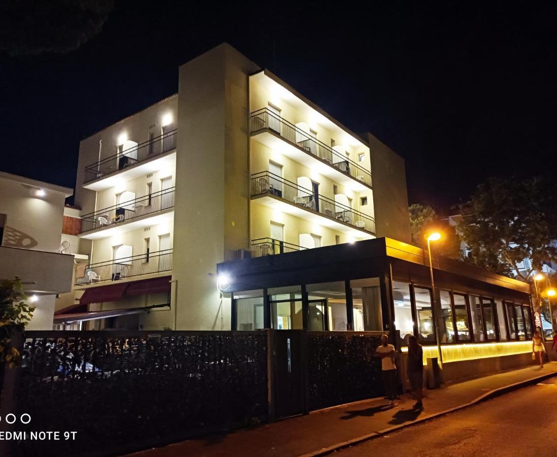 Hotel Garisenda B&B - In Centro A Riccione - Buitenkant foto