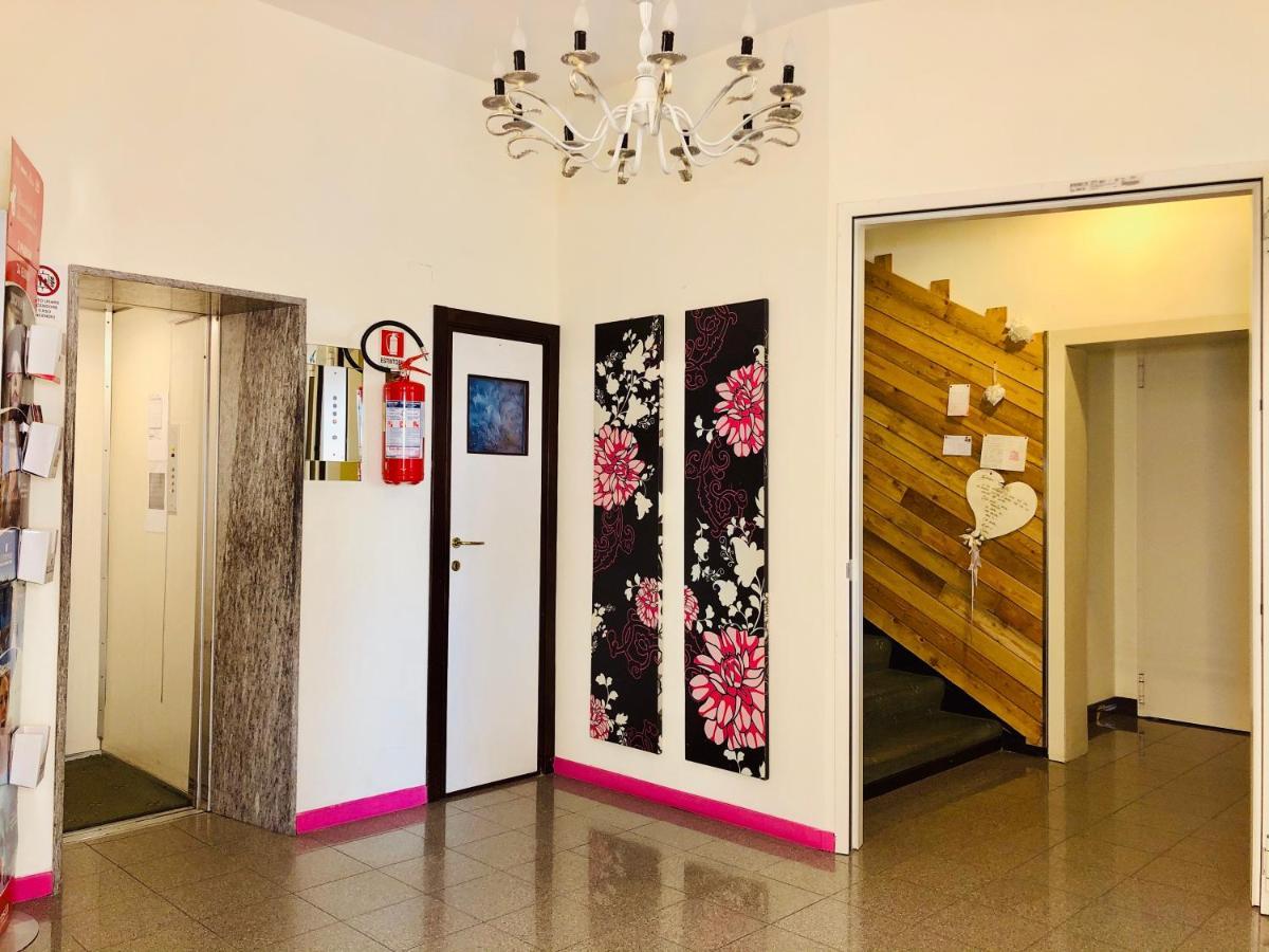 Hotel Garisenda B&B - In Centro A Riccione - Buitenkant foto